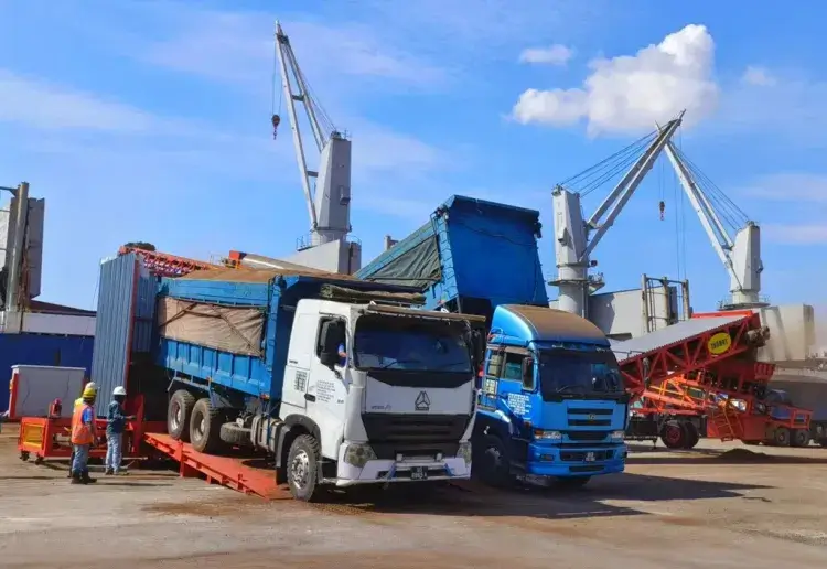 mobile truck unloader.webp